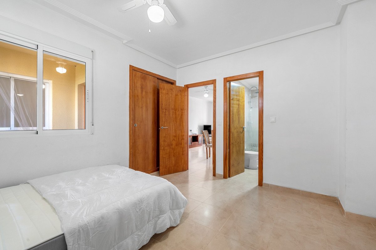 3 Bed Middle Floor Apartment in Orihuela Costa