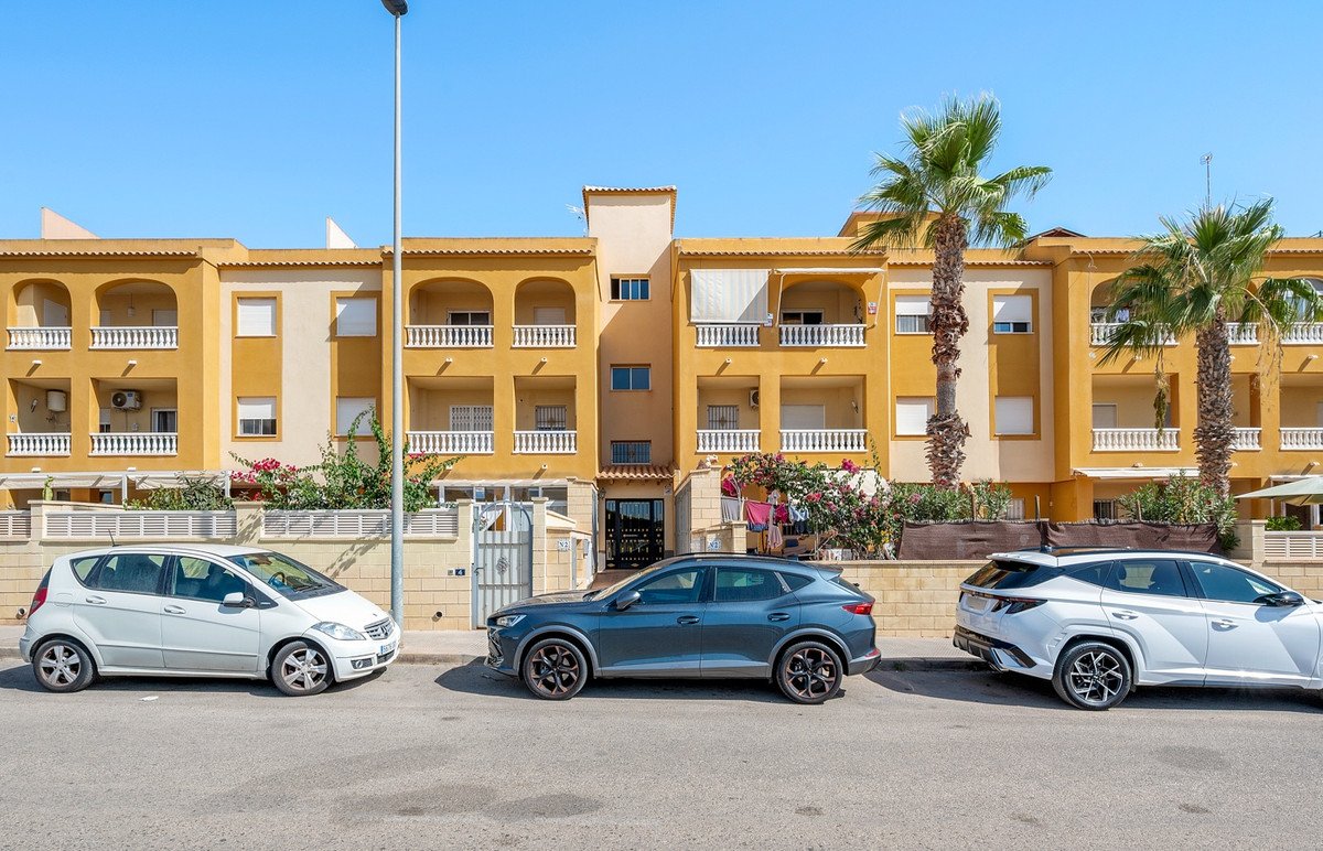 3 Bed Middle Floor Apartment in Orihuela Costa