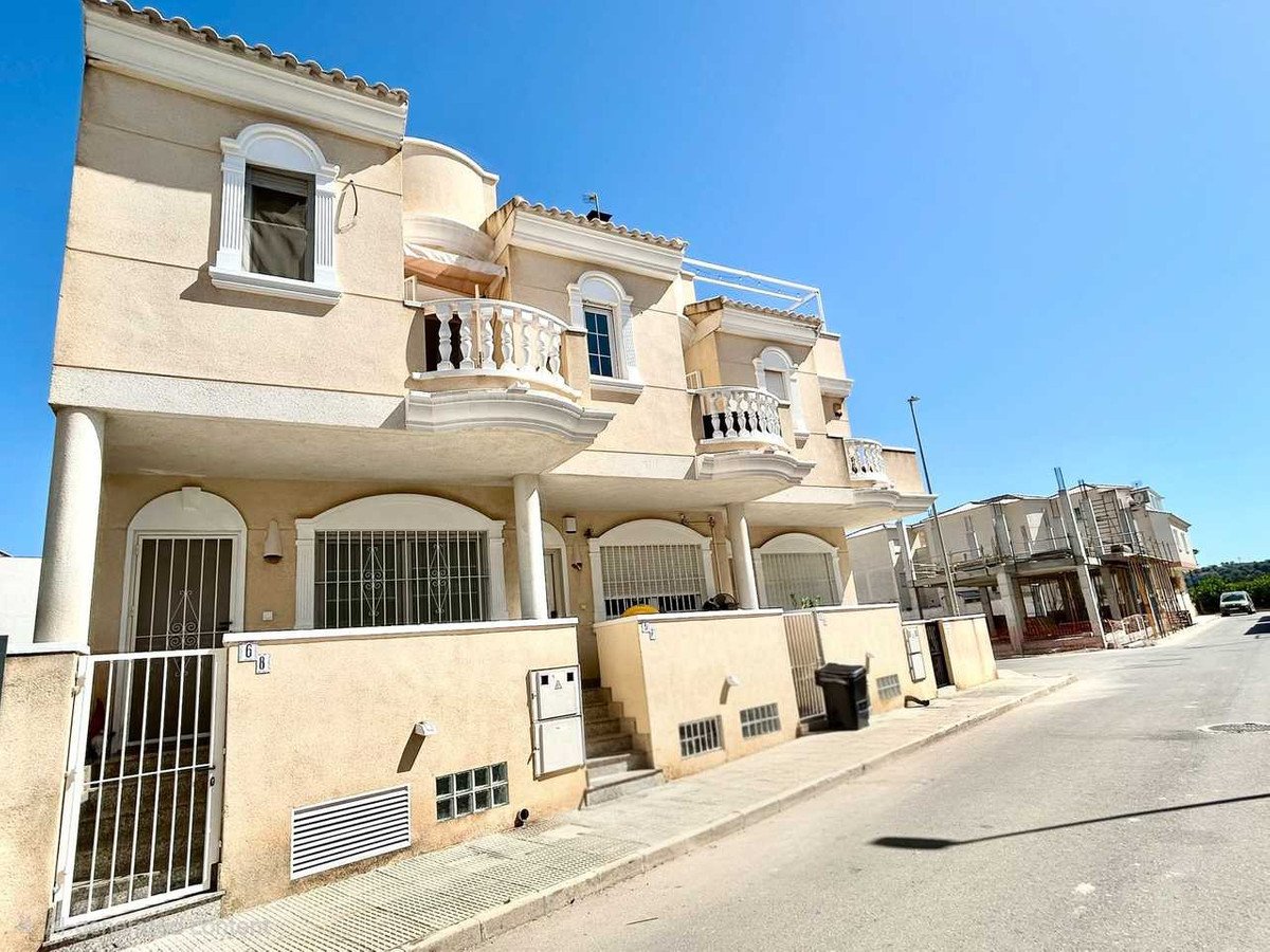 4 Bed Townhouse in Formentera del Segura