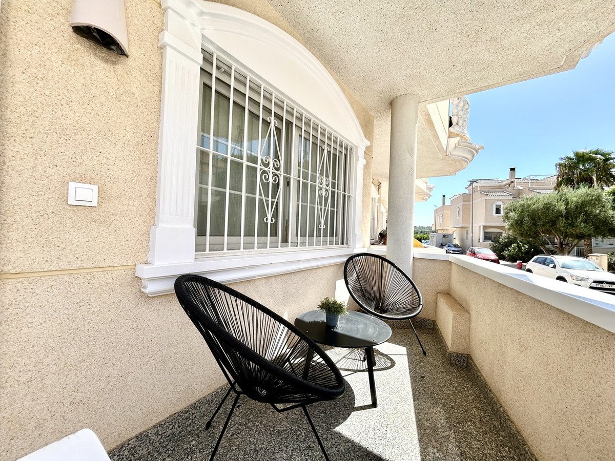 4 Bed Townhouse in Formentera del Segura