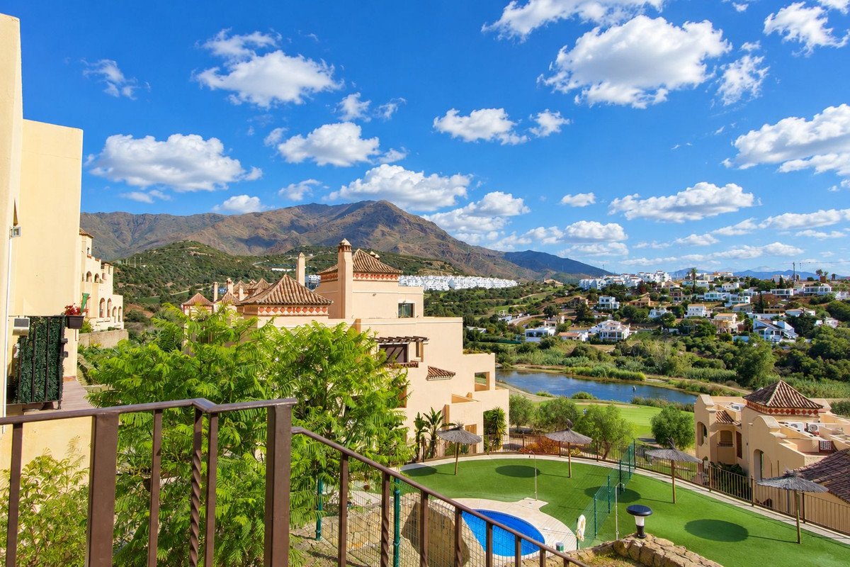3 Bed Middle Floor Apartment in Estepona