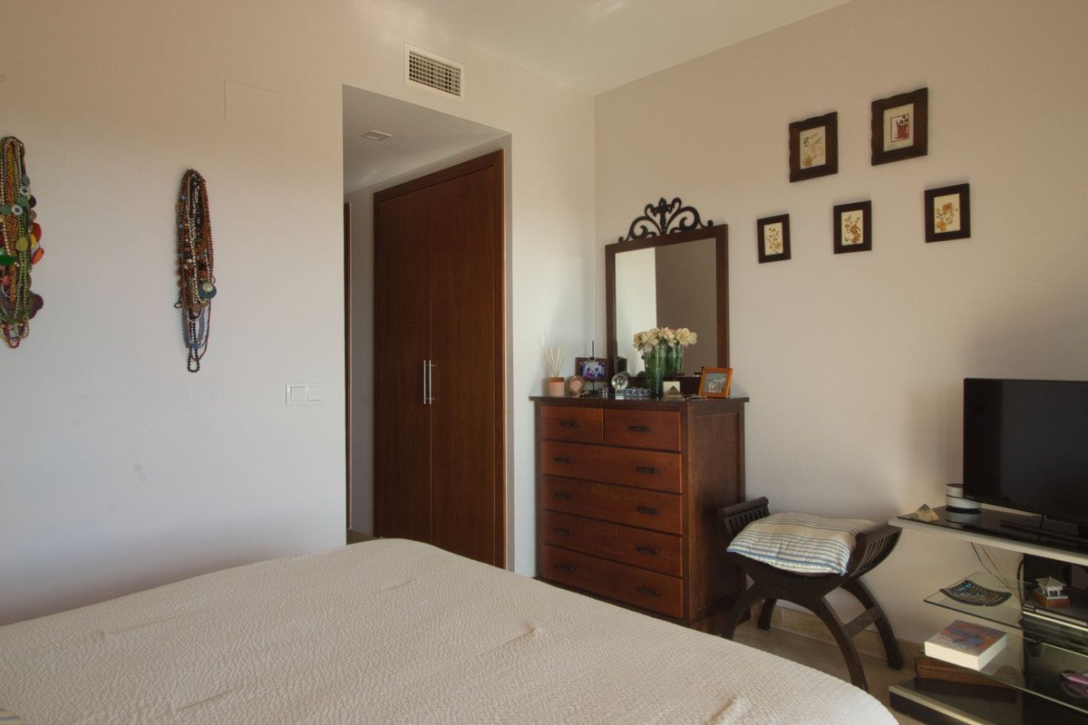 3 Bed Middle Floor Apartment in Estepona
