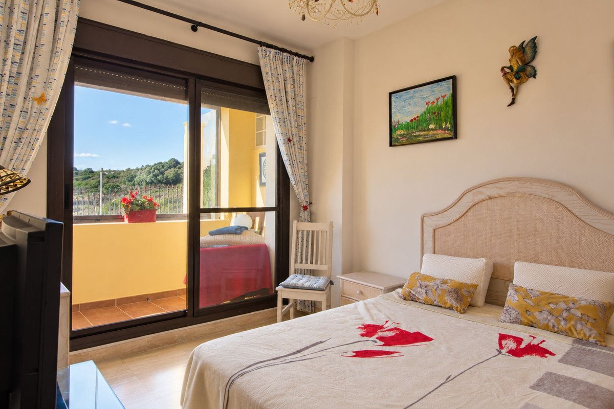 3 Bed Middle Floor Apartment in Estepona