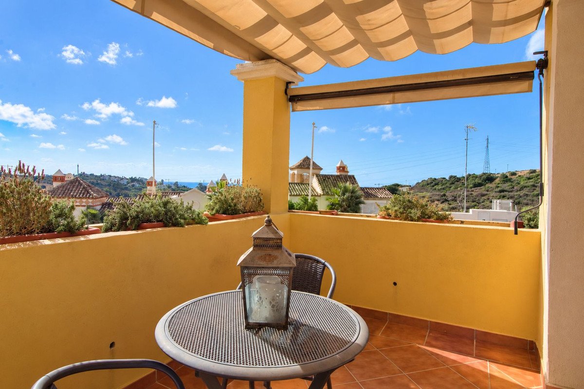 3 Bed Middle Floor Apartment in Estepona