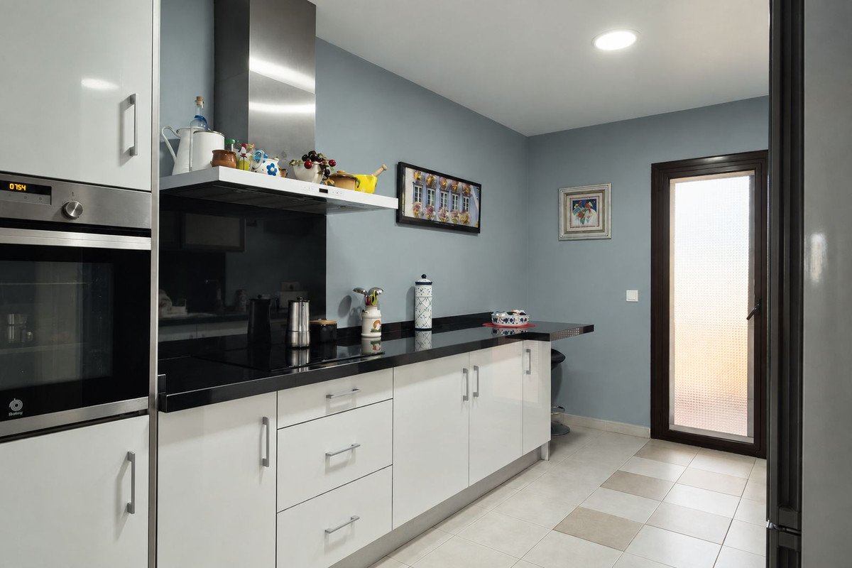 3 Bed Middle Floor Apartment in Estepona