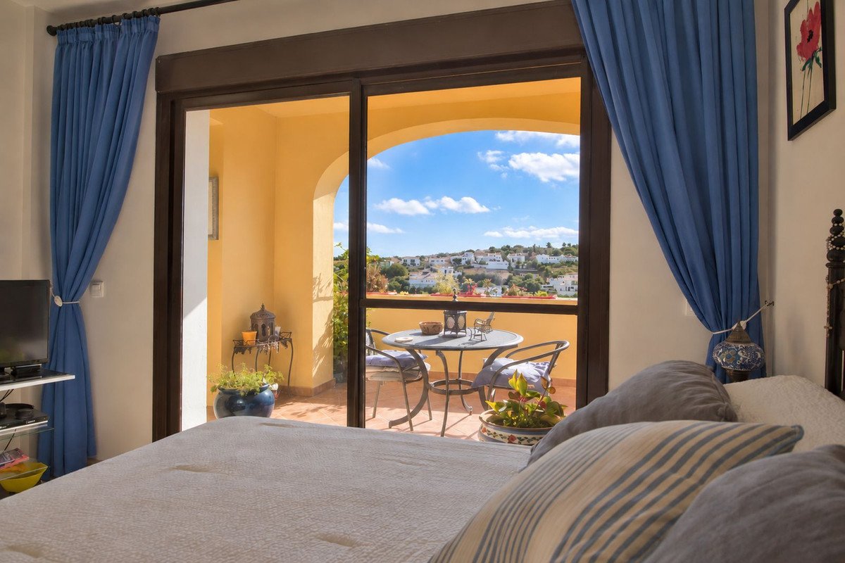 3 Bed Middle Floor Apartment in Estepona