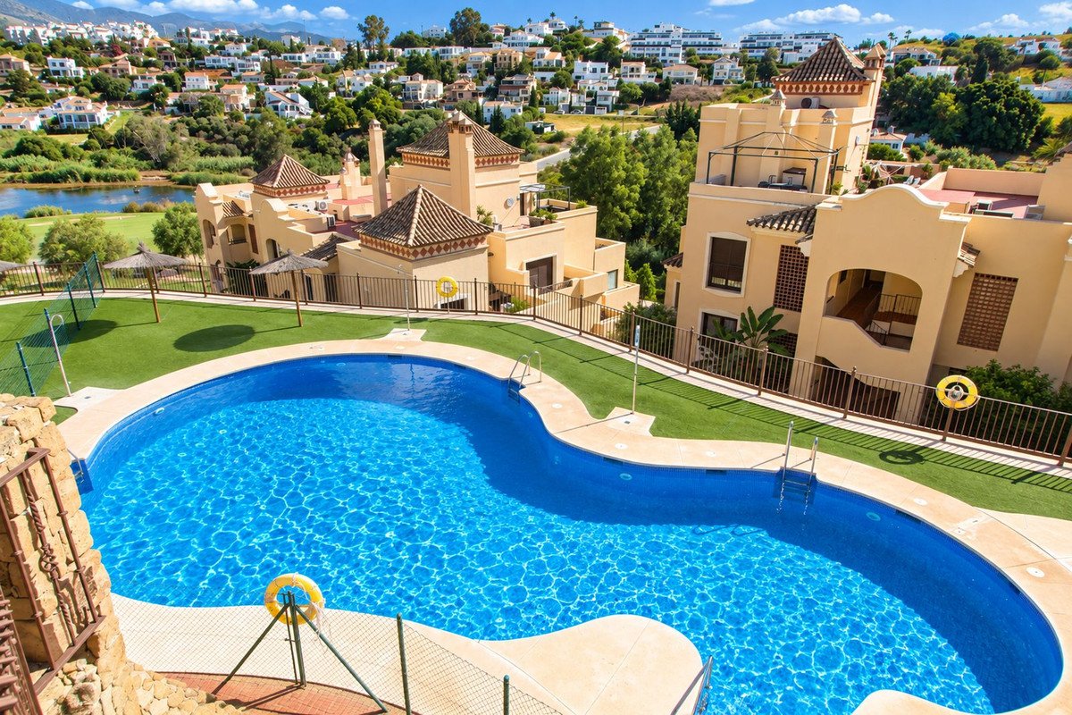 3 Bed Middle Floor Apartment in Estepona