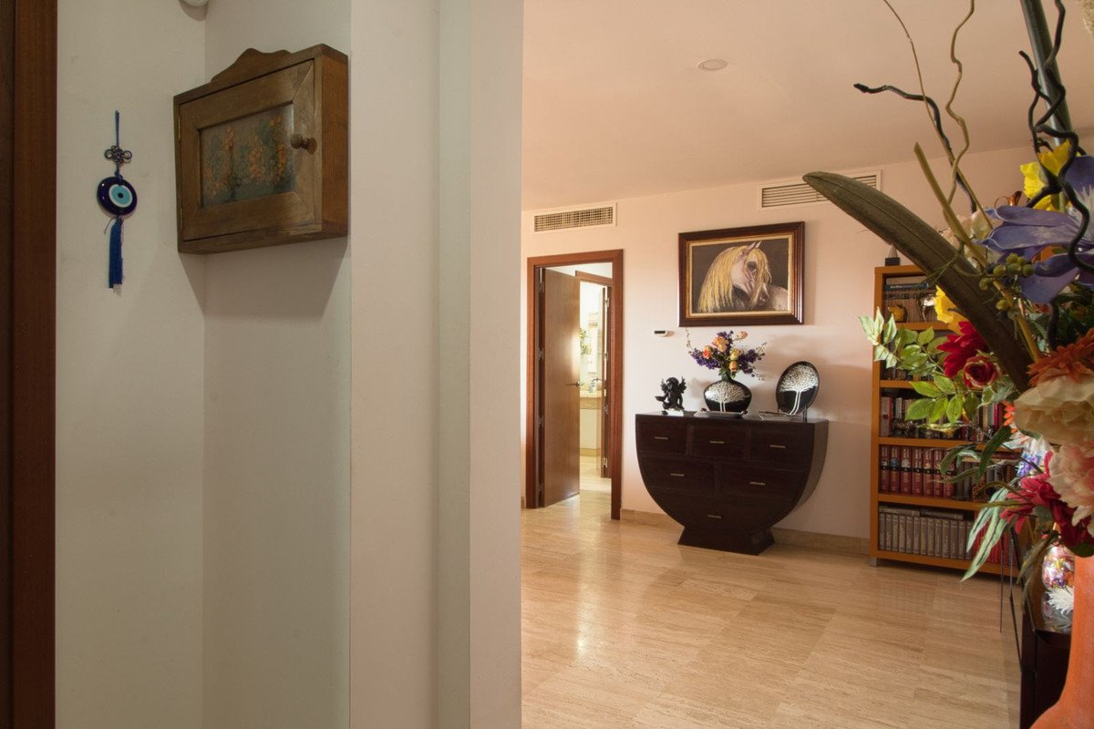 3 Bed Middle Floor Apartment in Estepona