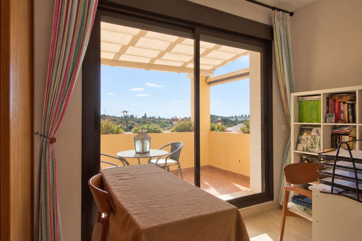 3 Bed Middle Floor Apartment in Estepona