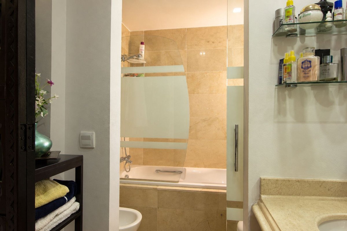 3 Bed Middle Floor Apartment in Estepona