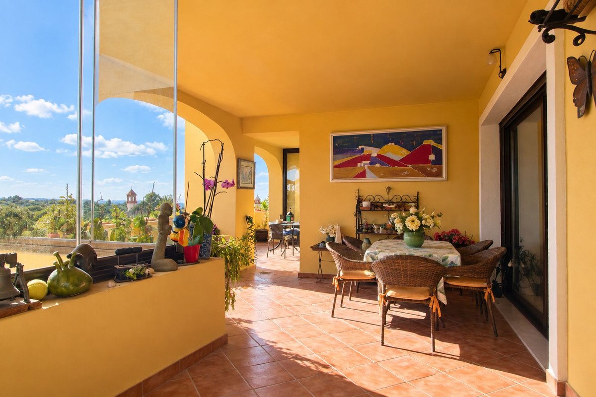3 Bed Middle Floor Apartment in Estepona