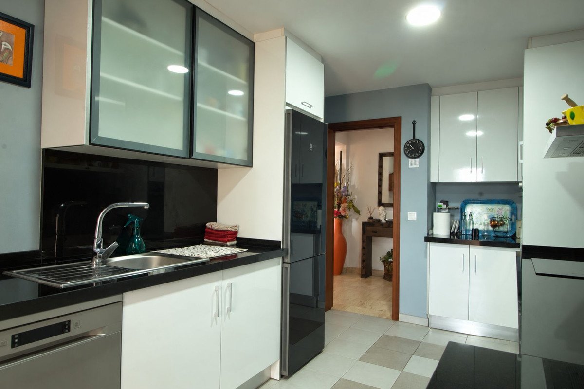 3 Bed Middle Floor Apartment in Estepona