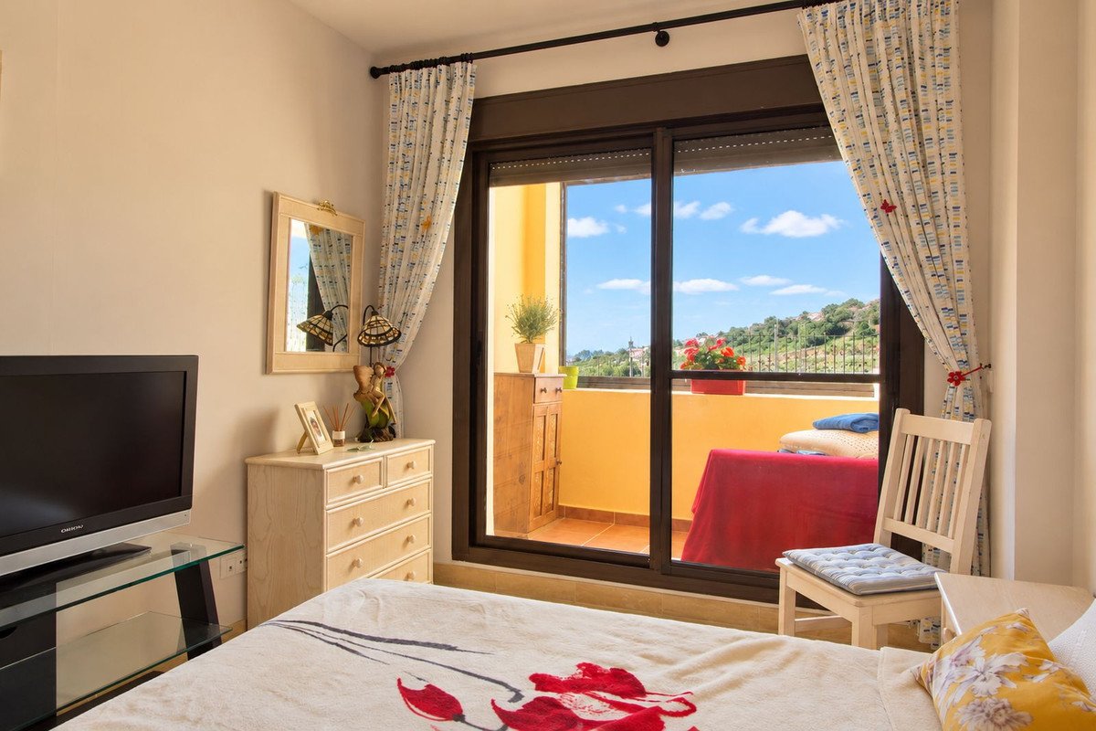 3 Bed Middle Floor Apartment in Estepona