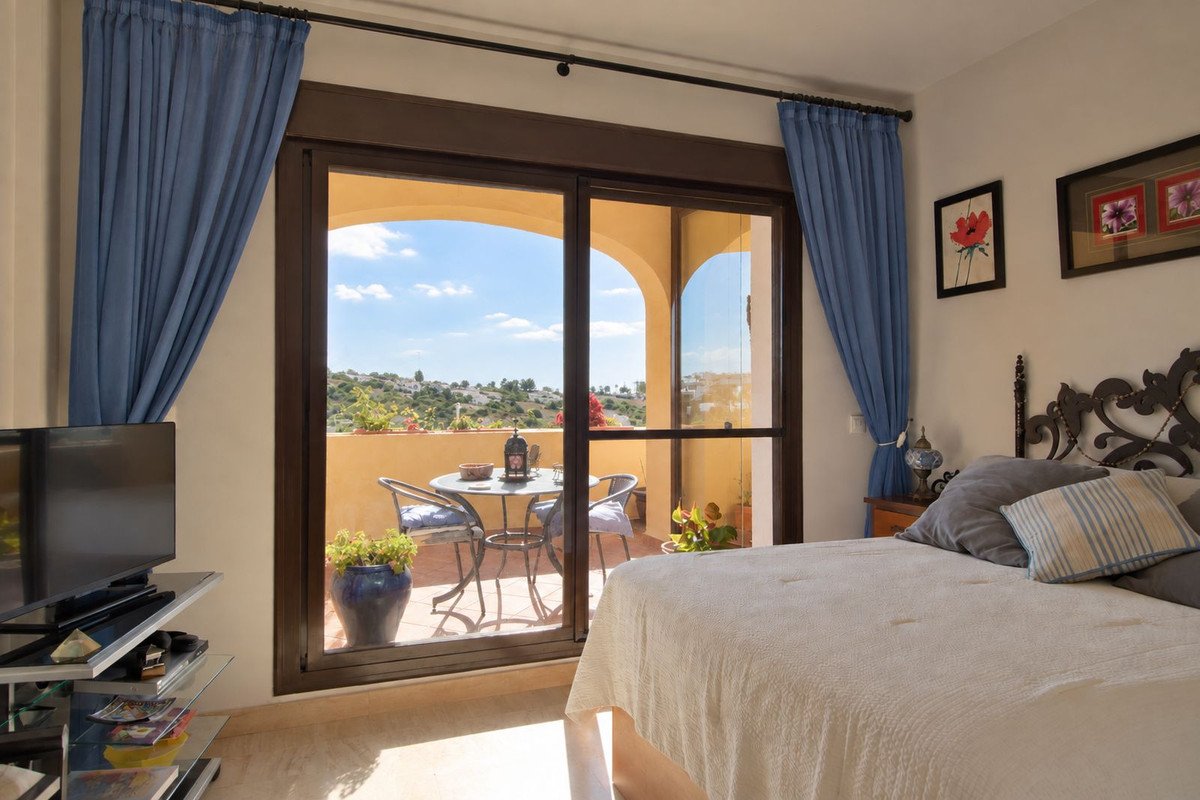 3 Bed Middle Floor Apartment in Estepona