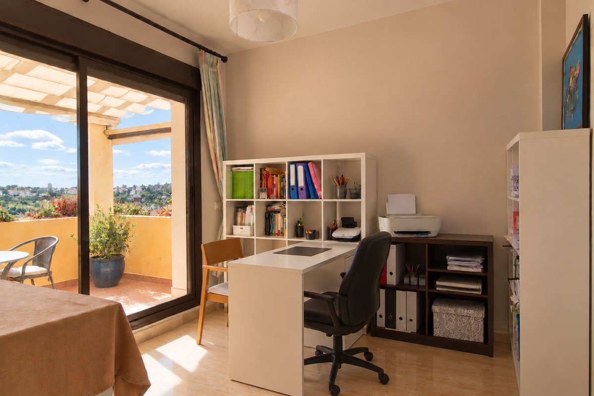 3 Bed Middle Floor Apartment in Estepona