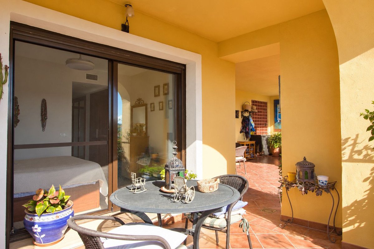 3 Bed Middle Floor Apartment in Estepona