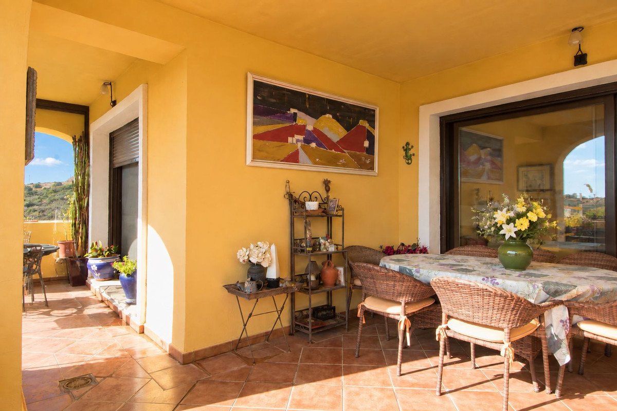 3 Bed Middle Floor Apartment in Estepona