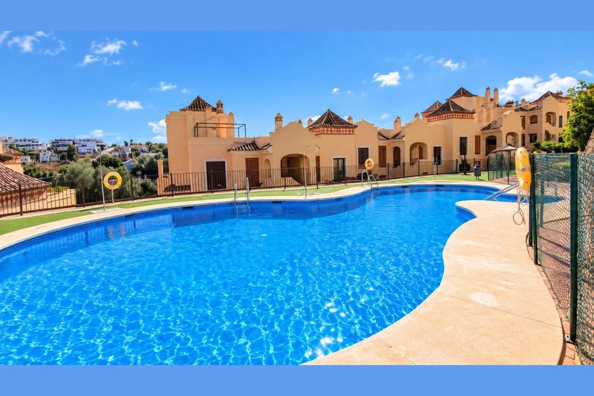 3 Bed Middle Floor Apartment in Estepona
