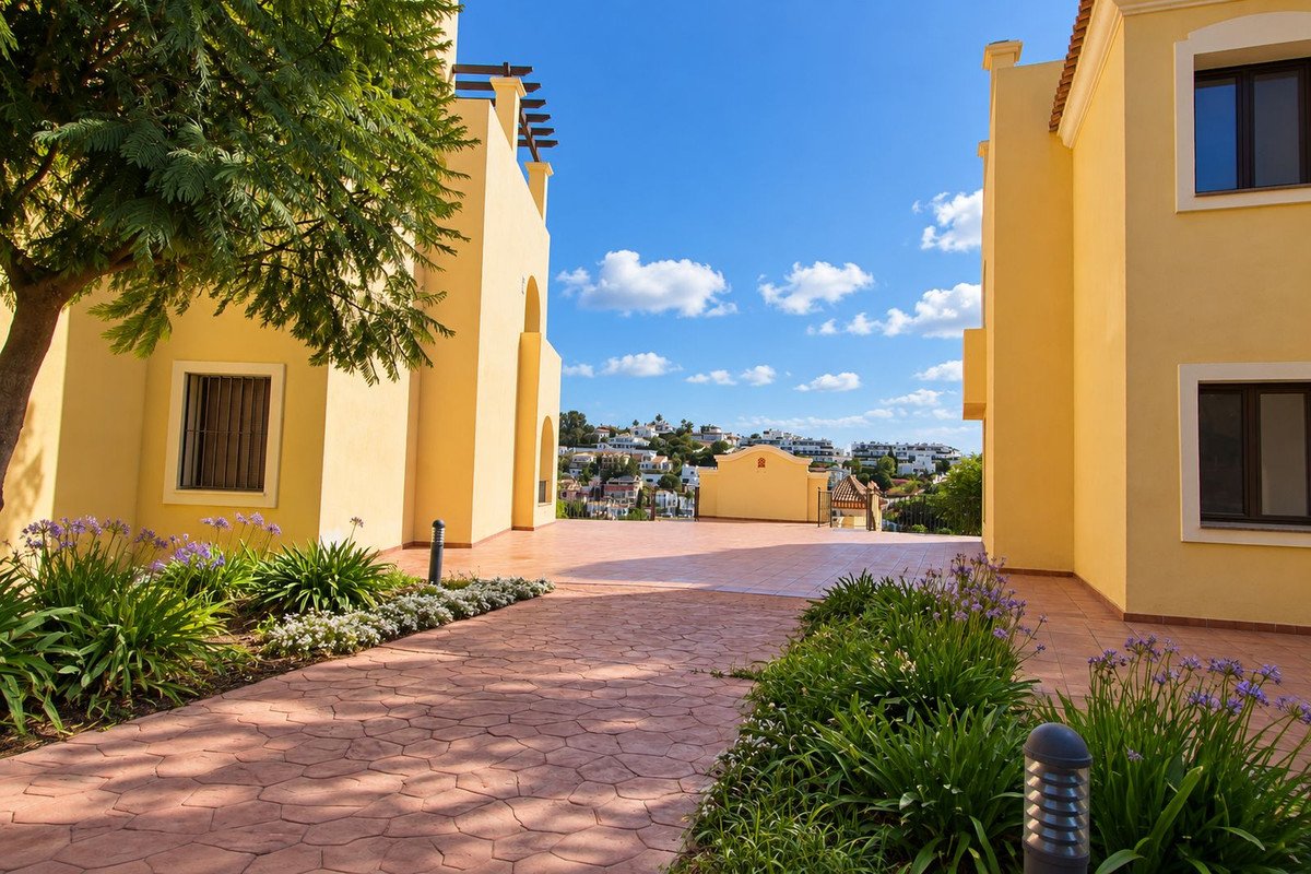 3 Bed Middle Floor Apartment in Estepona