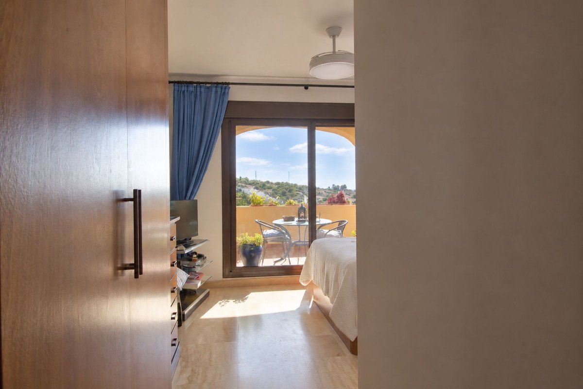 3 Bed Middle Floor Apartment in Estepona