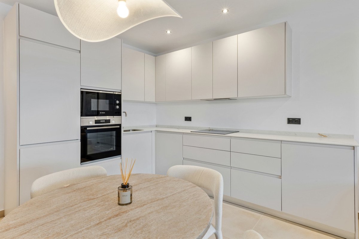 3 Bed Middle Floor Apartment in Nueva Andalucía