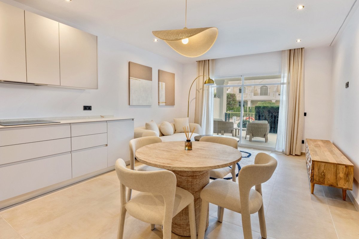 3 Bed Middle Floor Apartment in Nueva Andalucía