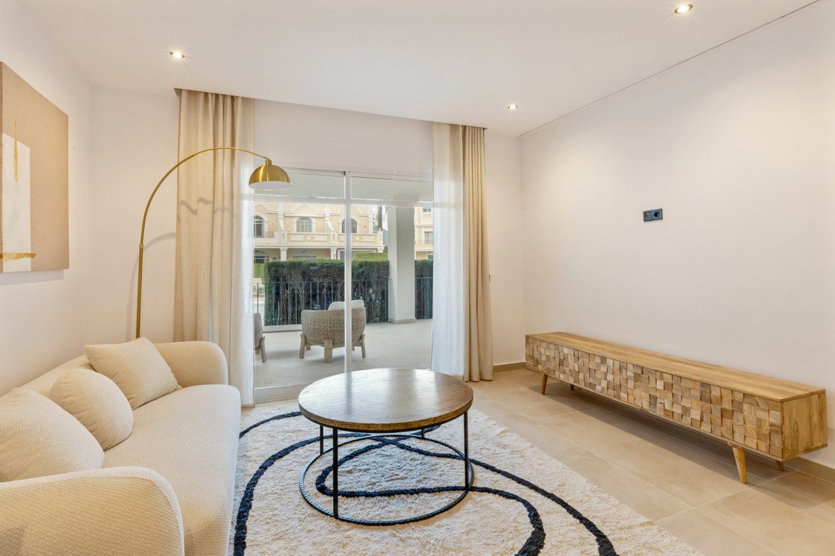 3 Bed Middle Floor Apartment in Nueva Andalucía