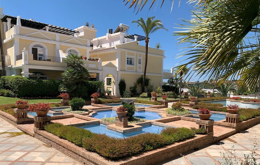 3 Bed Middle Floor Apartment in Nueva Andalucía