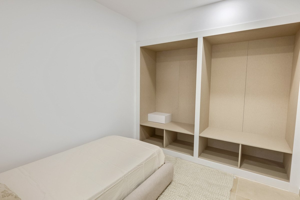 3 Bed Middle Floor Apartment in Nueva Andalucía