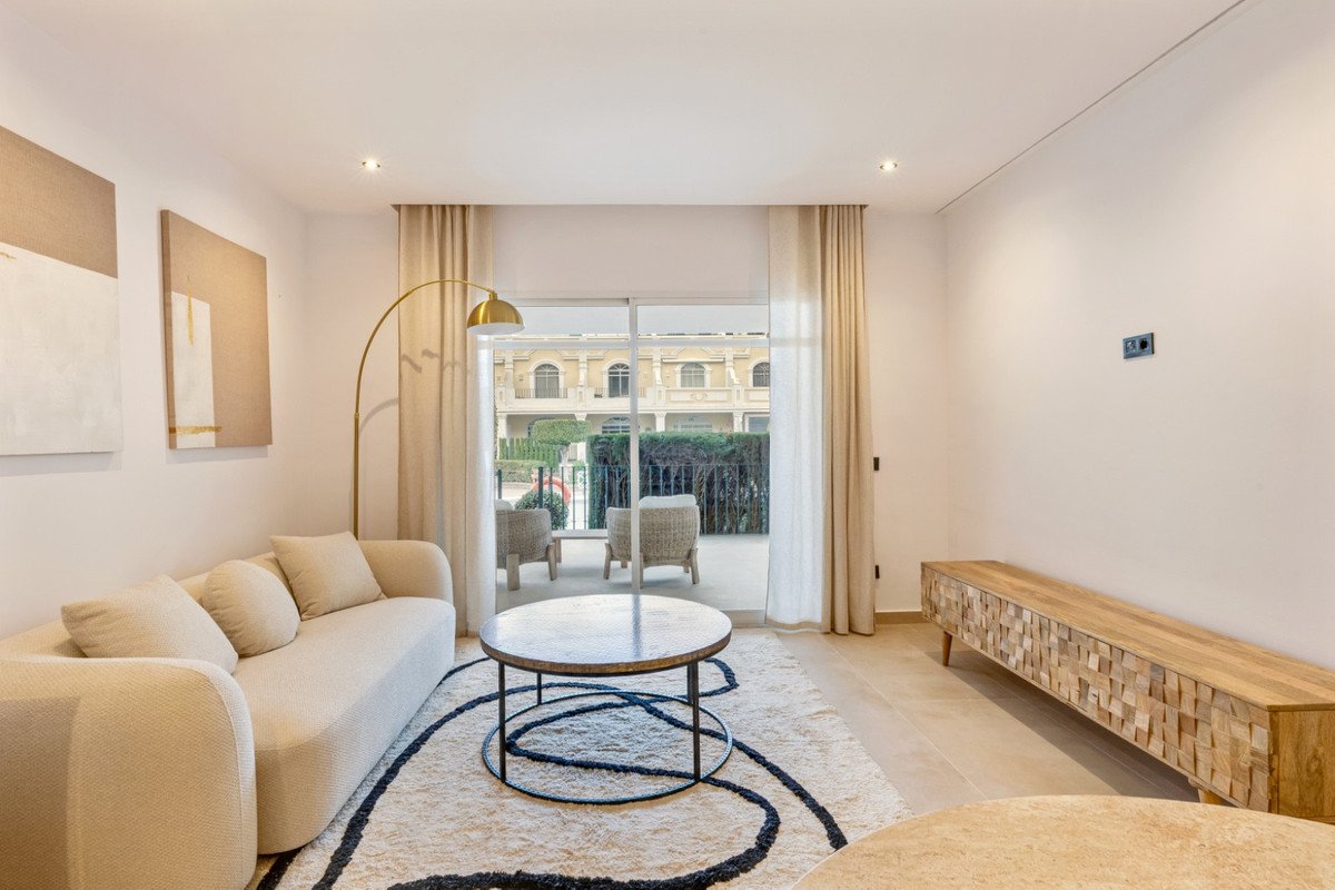 3 Bed Middle Floor Apartment in Nueva Andalucía