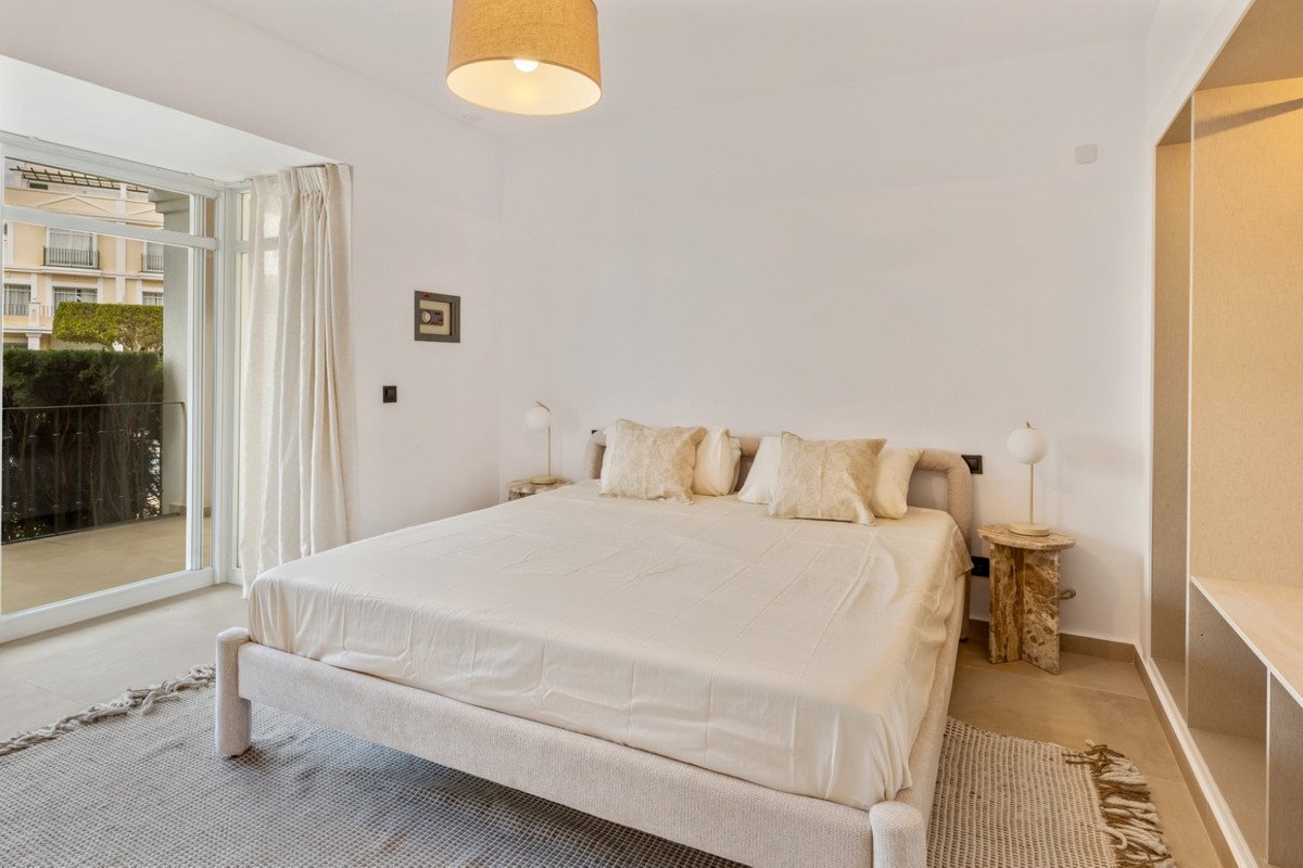 3 Bed Middle Floor Apartment in Nueva Andalucía