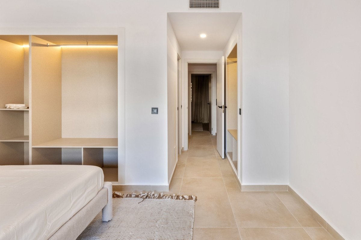 3 Bed Middle Floor Apartment in Nueva Andalucía