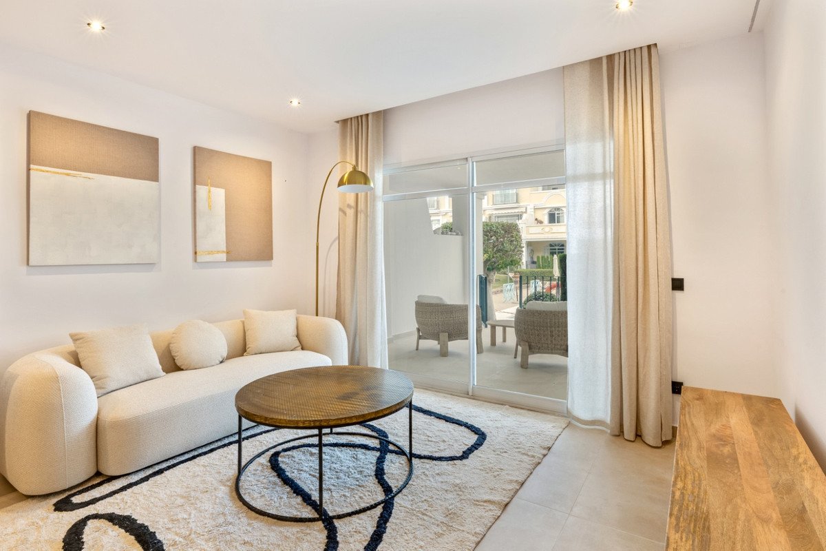 3 Bed Middle Floor Apartment in Nueva Andalucía
