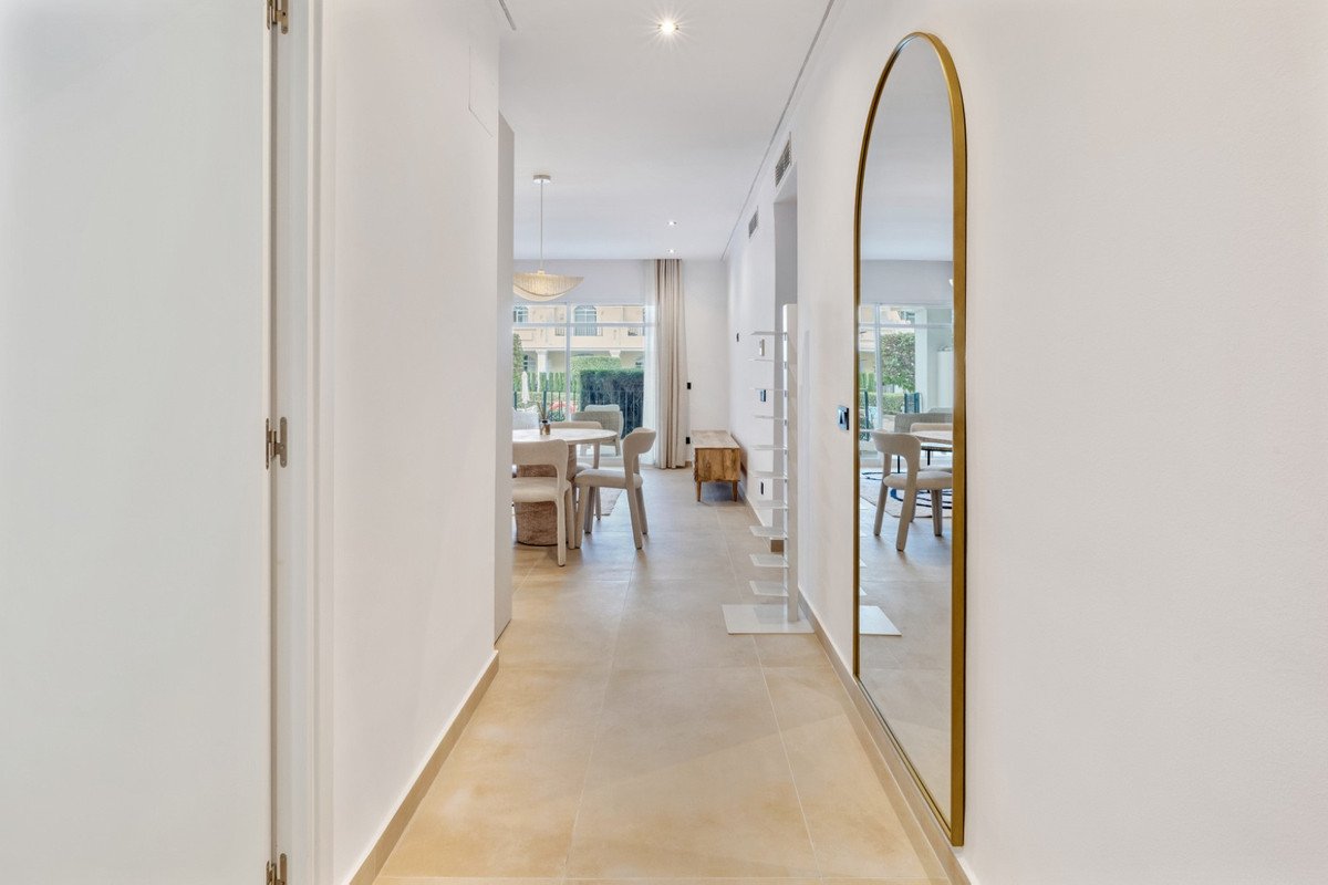 3 Bed Middle Floor Apartment in Nueva Andalucía