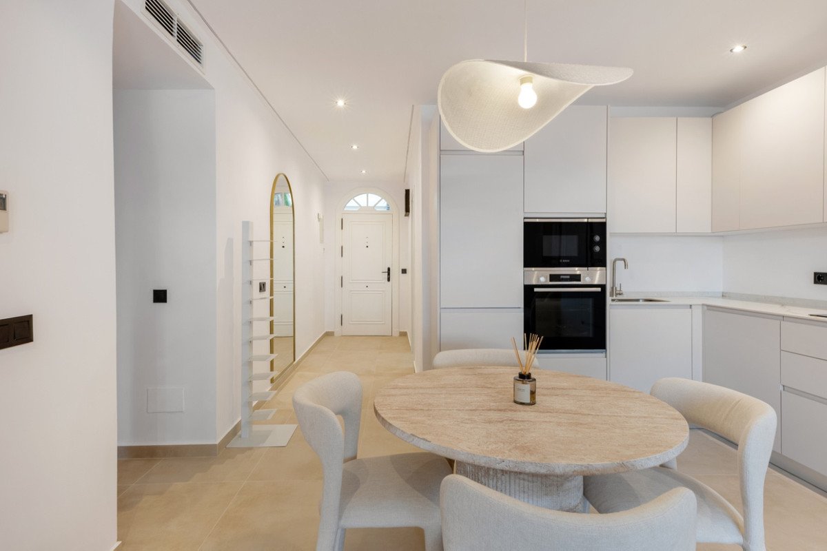 3 Bed Middle Floor Apartment in Nueva Andalucía