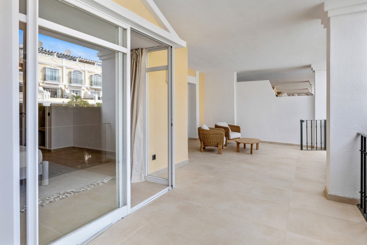 3 Bed Middle Floor Apartment in Nueva Andalucía
