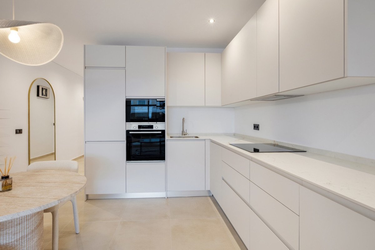 3 Bed Middle Floor Apartment in Nueva Andalucía