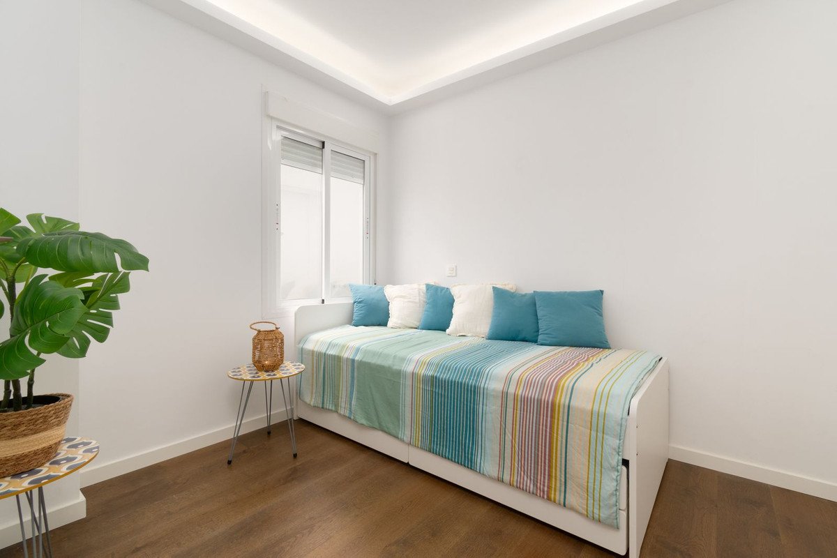 3 Bed Middle Floor Apartment in Málaga Centro