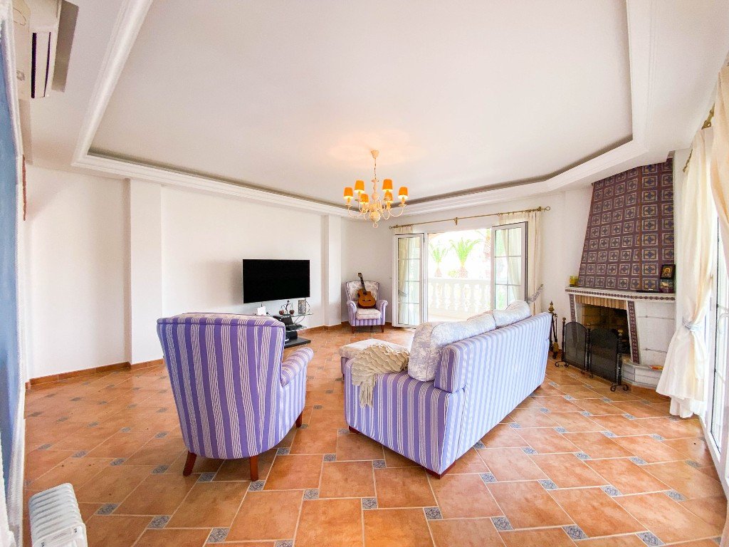 7 Bed Detached Villa in Villamartin