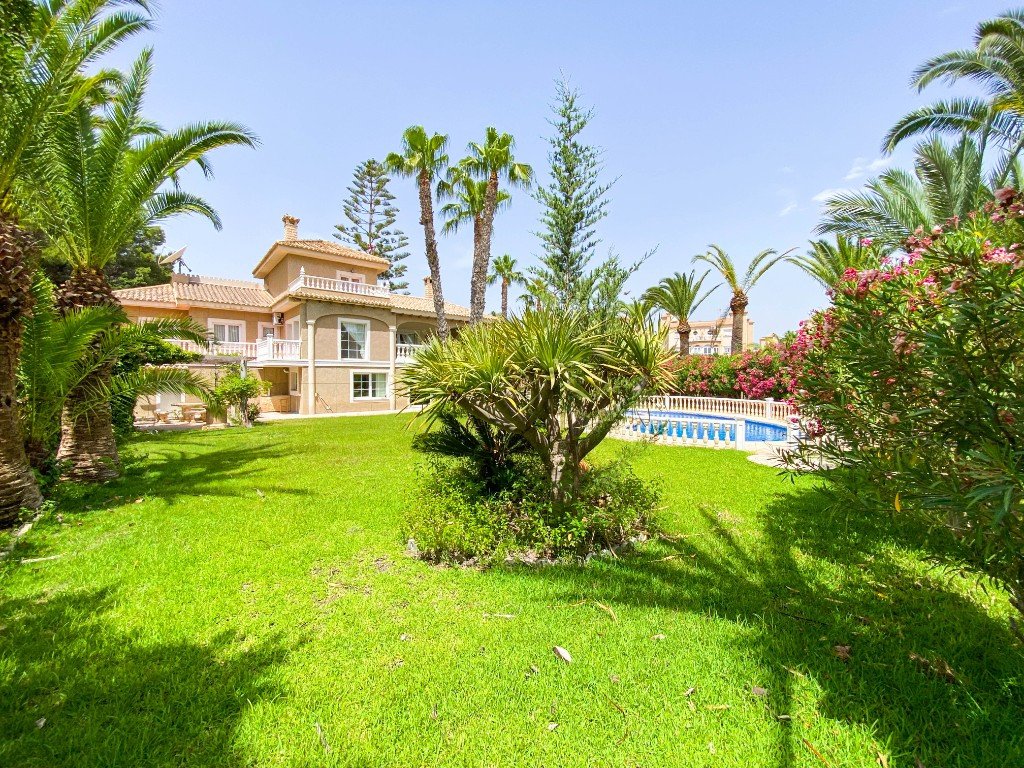 7 Bed Detached Villa in Villamartin