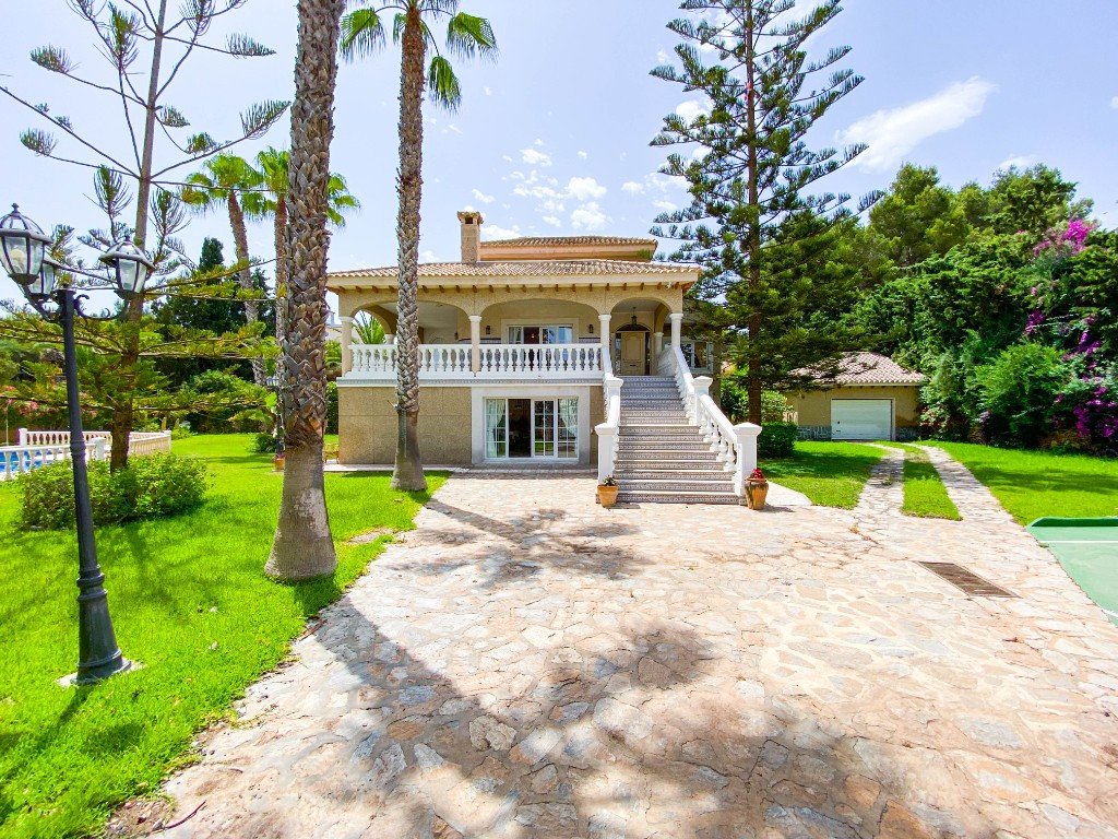 7 Bed Detached Villa in Villamartin