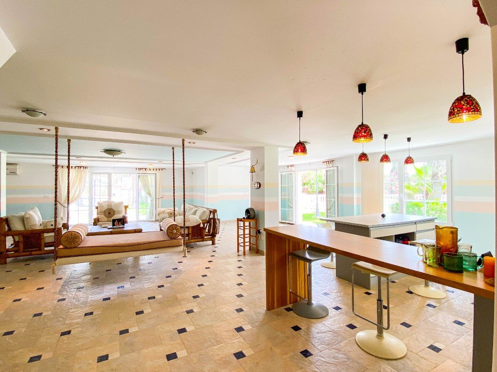 7 Bed Detached Villa in Villamartin