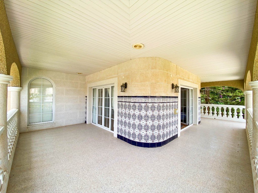 7 Bed Detached Villa in Villamartin