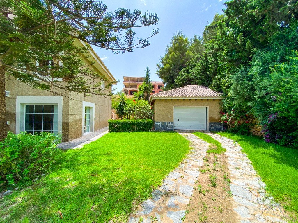 7 Bed Detached Villa in Villamartin