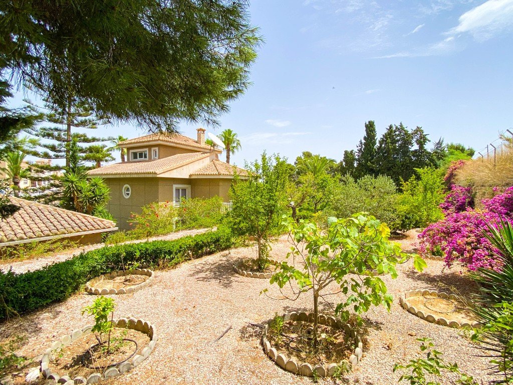 7 Bed Detached Villa in Villamartin