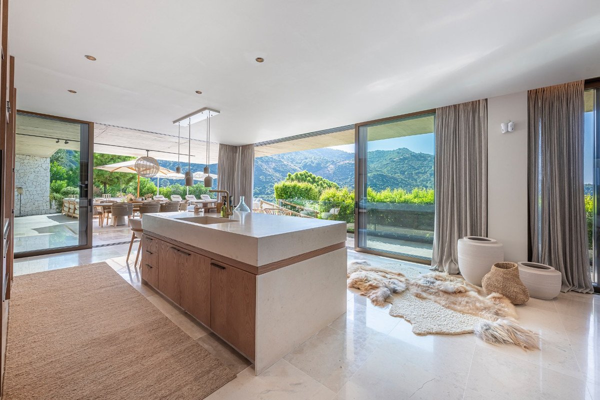 4 Bed Detached Villa in Benahavís