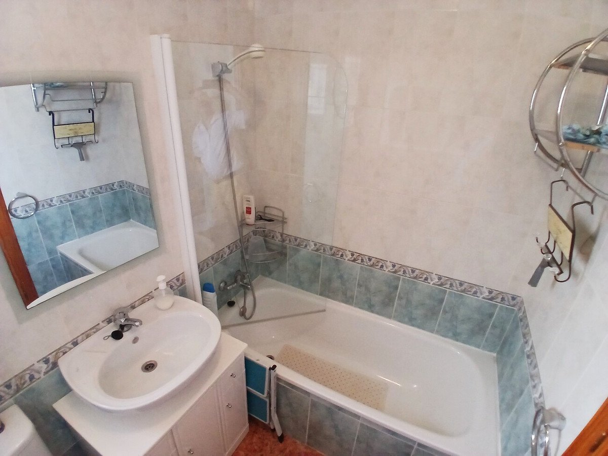 2 Bed Top Floor Apartment in Alicante