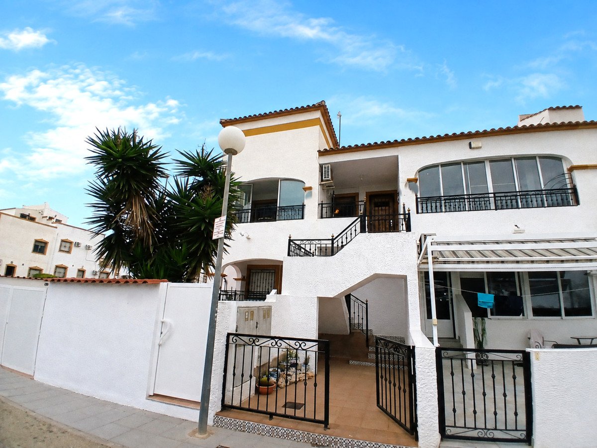 2 Bed Top Floor Apartment in Alicante