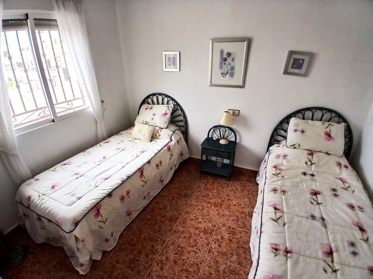 2 Bed Top Floor Apartment in Alicante