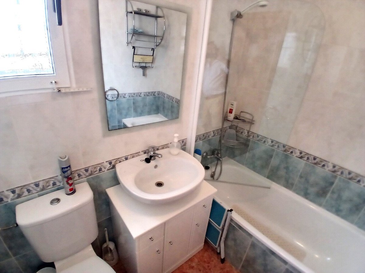 2 Bed Top Floor Apartment in Alicante